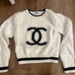 Sweater and shorts Chanel set